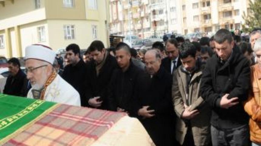 Yanan &ccedil;adırda hayatını kaybeden Egepehlivan, Sivas&rsquo;ta toprağa verildi