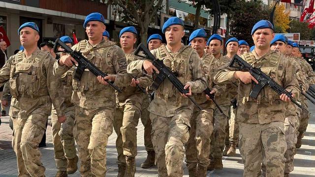 Bolu’da 29 Ekim kutlamalarına komandolar damga vurdu 8