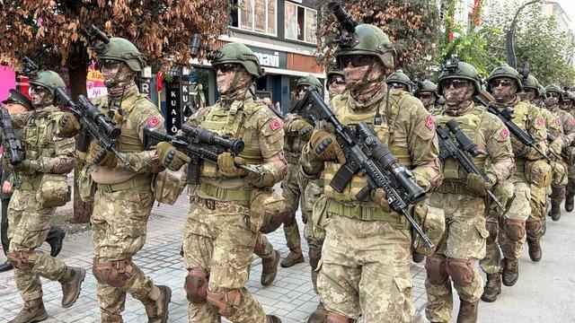 Bolu’da 29 Ekim kutlamalarına komandolar damga vurdu 5