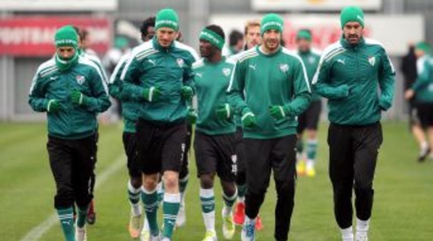 Bursaspor, Ankarag&uuml;c&uuml; ma&ccedil;ının hazırlıklarını s&uuml;rd&uuml;rd&uuml;