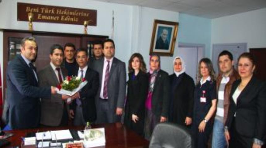 AK Parti heyeti 14 Mart Tıp Bayramı'nı kutladı