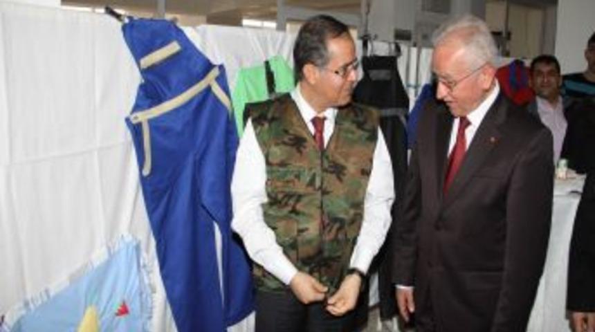 &Ouml;z&uuml;rl&uuml;ler, eserlerini sergiledi