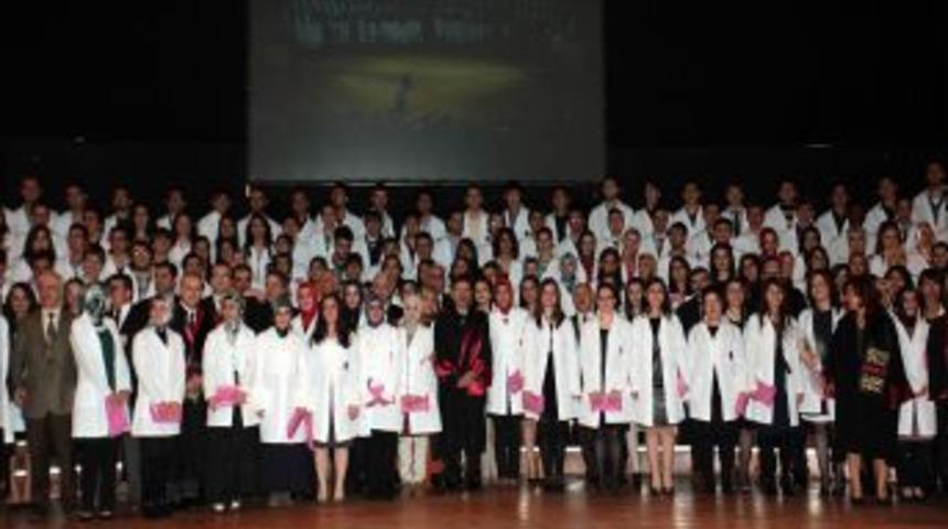 A&Uuml; Rekt&ouml;r&uuml; Prof. Dr. Ko&ccedil;ak: T&uuml;rkiye, tıp alanında &ouml;rnek alınan bir &uuml;lke oldu