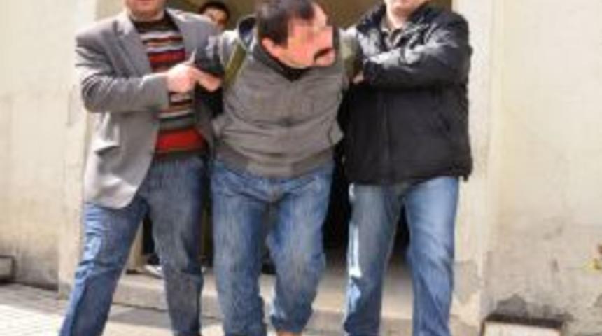 &Ccedil;aldığı teypleri satmak isterken yakalandı