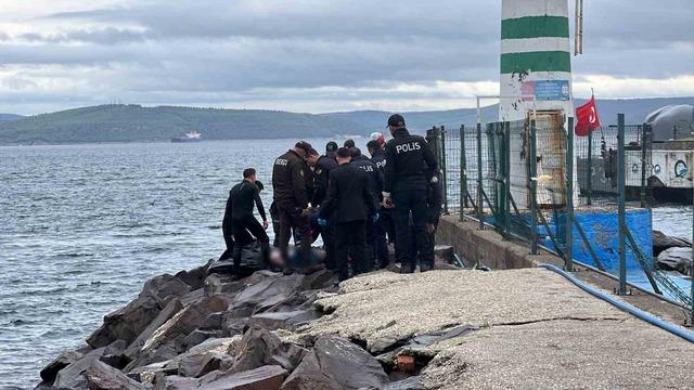 Çanakkale’de denizde erkek cesedi bulundu 1