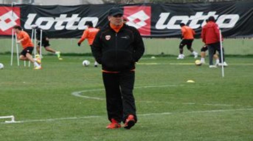 Adanaspor galibiyet serisini 3 ma&ccedil;a &ccedil;ıkarmak istiyor
