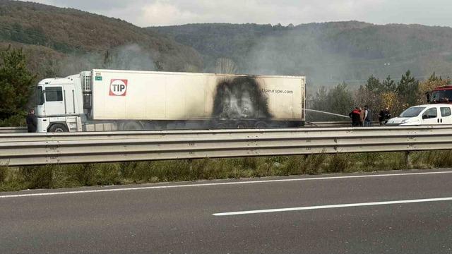 Bolu Dağı tünel çıkışında tır alev alev yandı 2