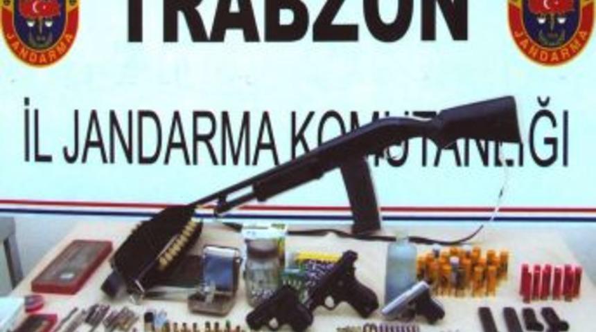 Trabzon'da ka&ccedil;ak silah imalathanesine baskın