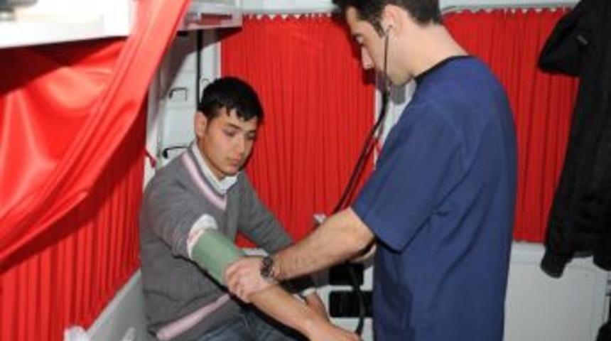 Y&uuml;ksekokul &ouml;ğrencileri Kızılay'a kan bağışında bulundu