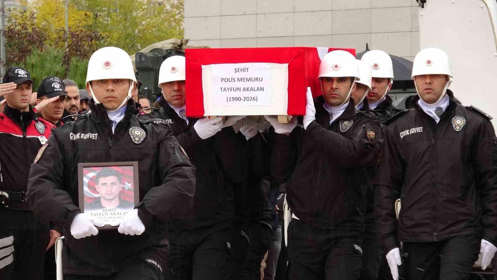 Kazada şehit düşen polis memuru için uğurlama töreni düzenlendi