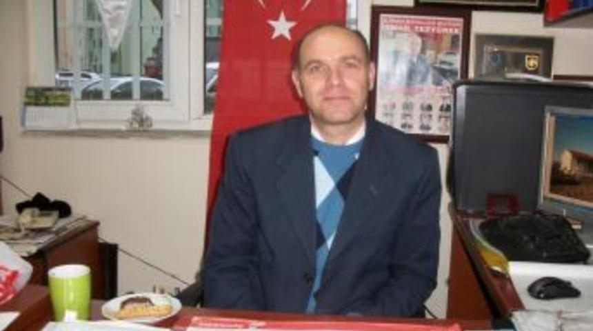 Muhtar iyi giyimli dolandırıcılara karşı mahalleliyi afişlerle uyardı