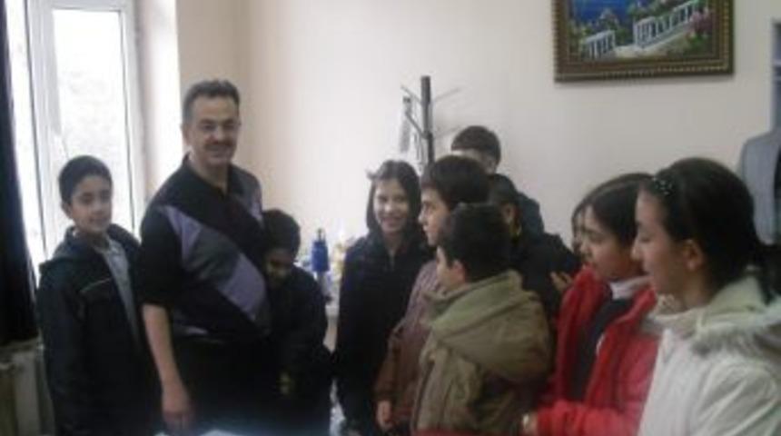 Kolej &ouml;ğrencileri doktorları ziyaret etti