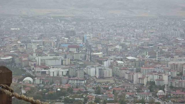 Van’da sis ve yağmur etkili oldu 3