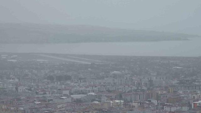 Van’da sis ve yağmur etkili oldu 2