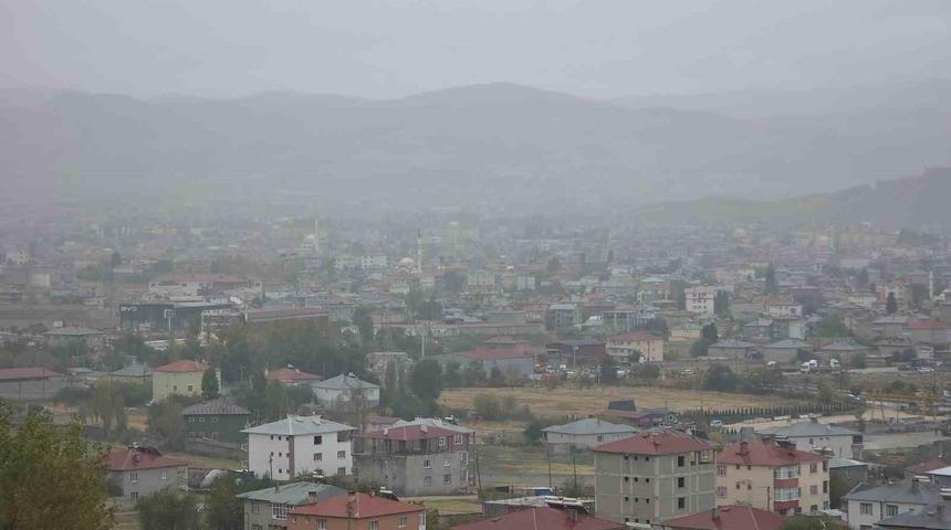 Van’da sis ve yağmur etkili oldu
