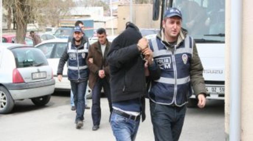 Besicileri dolandıran &ccedil;ete &ccedil;&ouml;kertildi