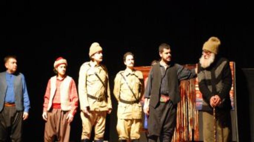 &lsquo;&Ouml;zlenen &Ccedil;anakkale Ruhu&rsquo; Ankaralıları ağlattı