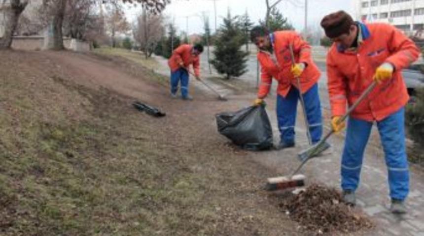 Karlar eridi &ccedil;&ouml;pler ortaya &ccedil;ıktı