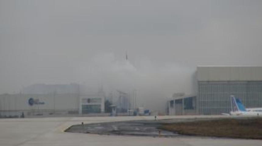 Havalimanında duman paniği