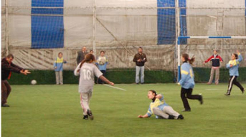 Bitlis'te artık kızlar da futbol oynuyor