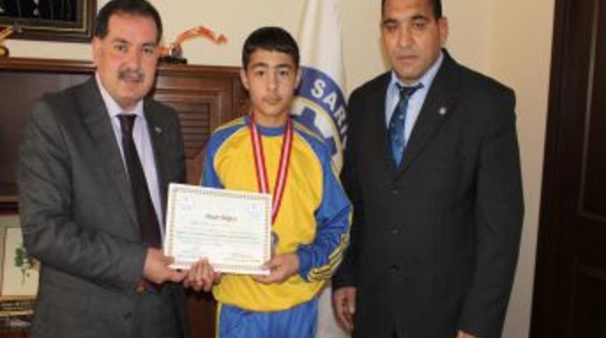 Başkan Zenbilci başarılı sporcuyu kutladı