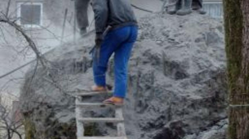 Ağaca bağlanan 400 tonluk kaya yumuşatılarak kırılacak