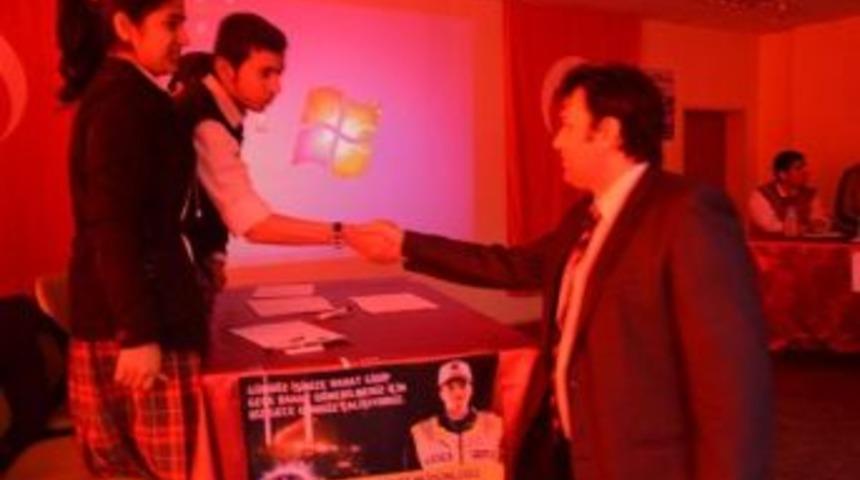 Suru&ccedil;'ta polis, gen&ccedil;lik elele...