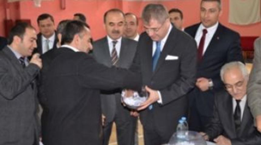 Afet konutlarının kuraları &ccedil;ekildi