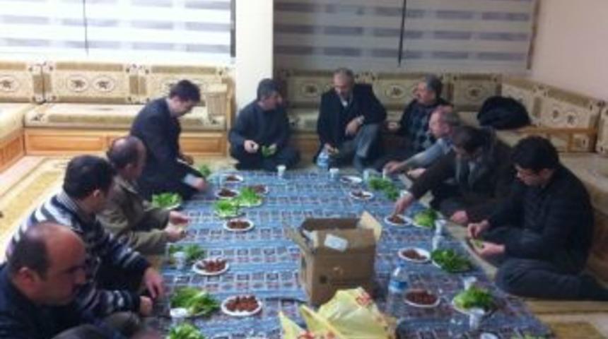 İlk&ouml;ğretim okul idarecileri &ccedil;iğ k&ouml;fteyle kaynaştı