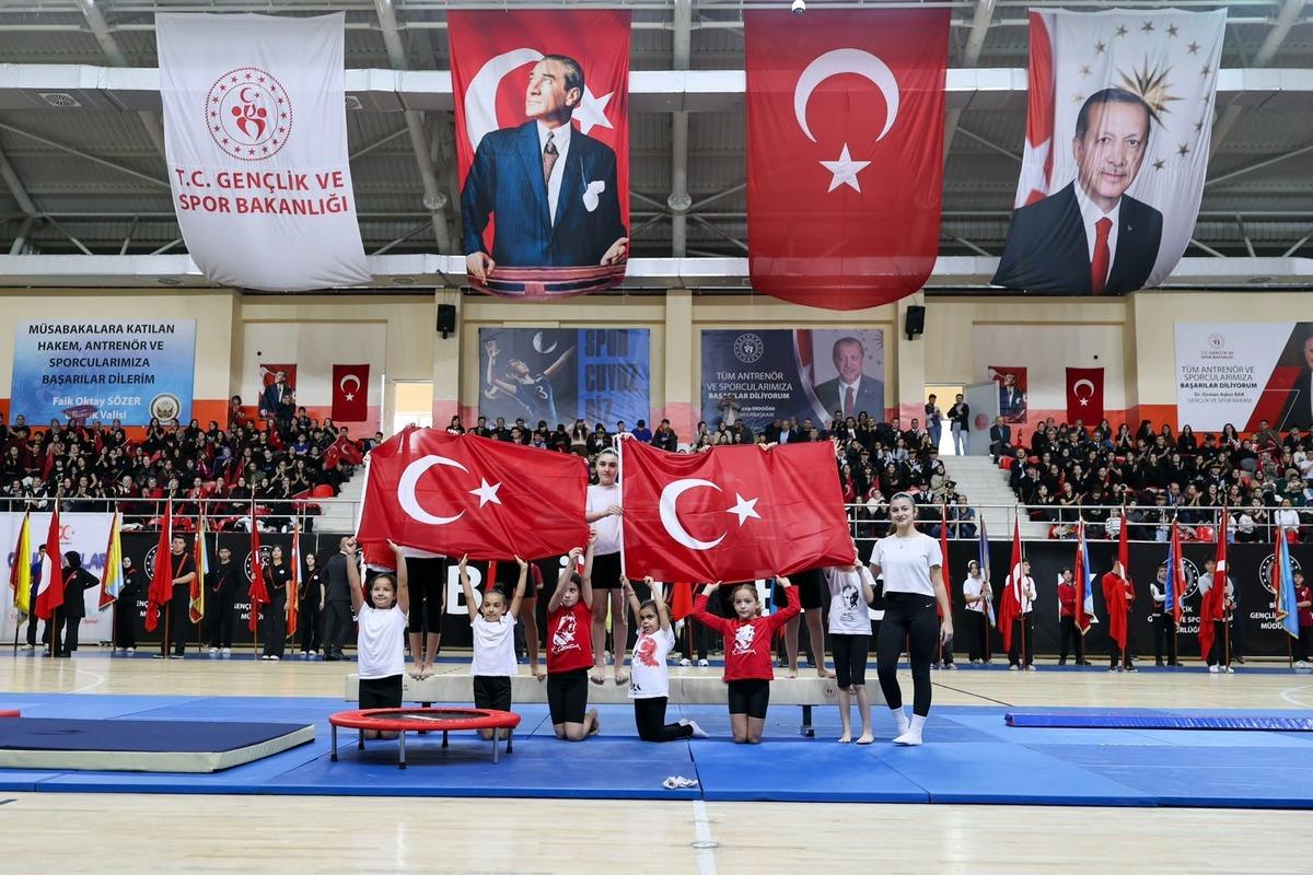 Bilecik’te miniklerin Cumhuriyet gösterisi mest etti: İzleyenler hayran kaldı 1
