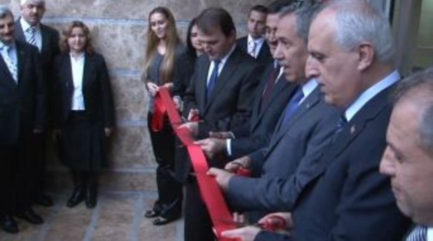 B&uuml;lent Arın&ccedil;: İnsanımız vakfa sahip &ccedil;ıkmıştır