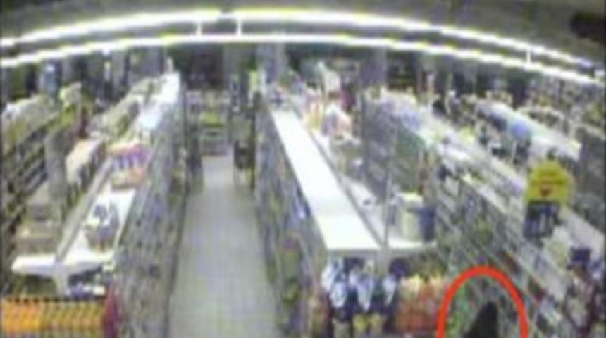 Markette patlayan bomba g&uuml;venlik kamerasında