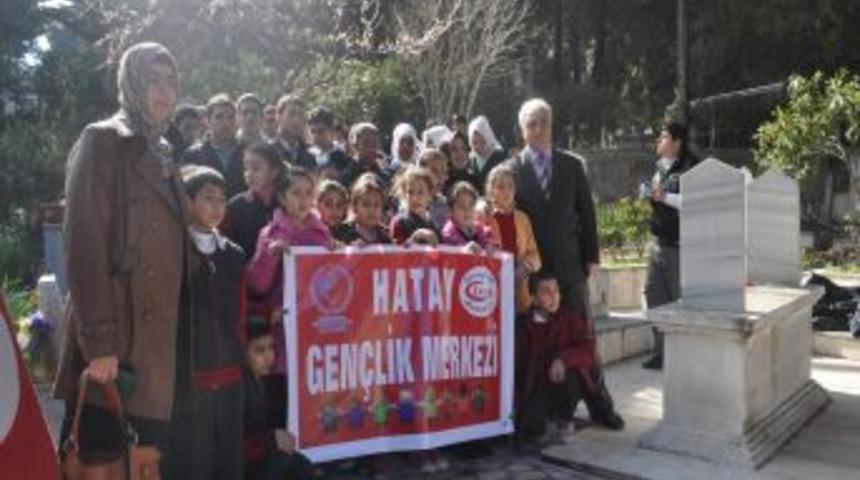 Gen&ccedil;lik merkezi &uuml;yeleri şehitleri unutmadı