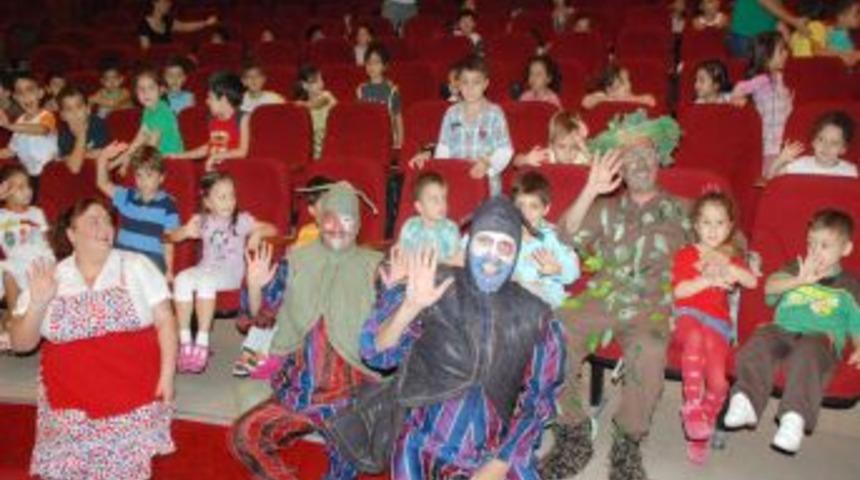 Seyhan Belediyesi Şehir Tiyatrosu yeni sezonu iki oyunla a&ccedil;ıyor