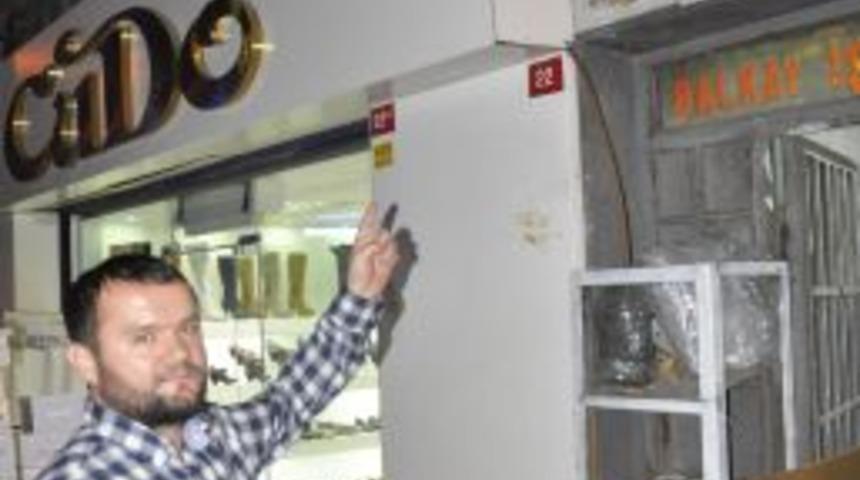 &Ccedil;aldığı g&uuml;venlik kamerasına yakalandı