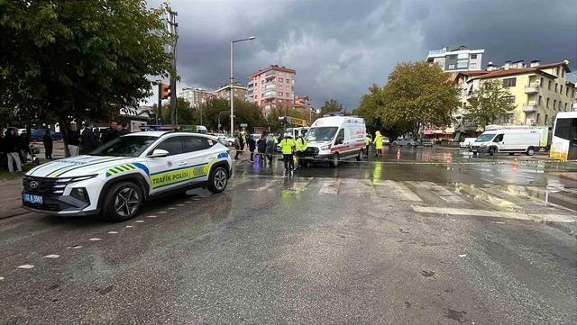 Kamyon yaşlı kadına çarptı: 1 ölü 3