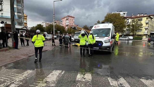 Kamyon yaşlı kadına çarptı: 1 ölü 2