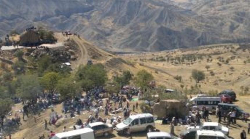 Cudi Dağı eteklerinde 150 yıllık geleneksel t&uuml;rbe ziyareti