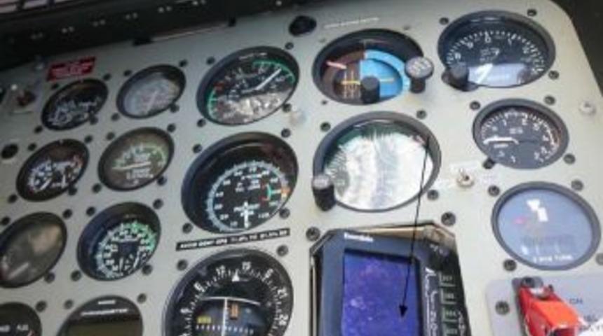 Volkan S&uuml;rmeli'nin iddia ettiği farklı kokpit paneli