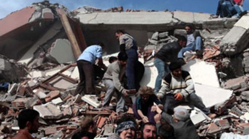 Dakika dakika deprem ve sonrası