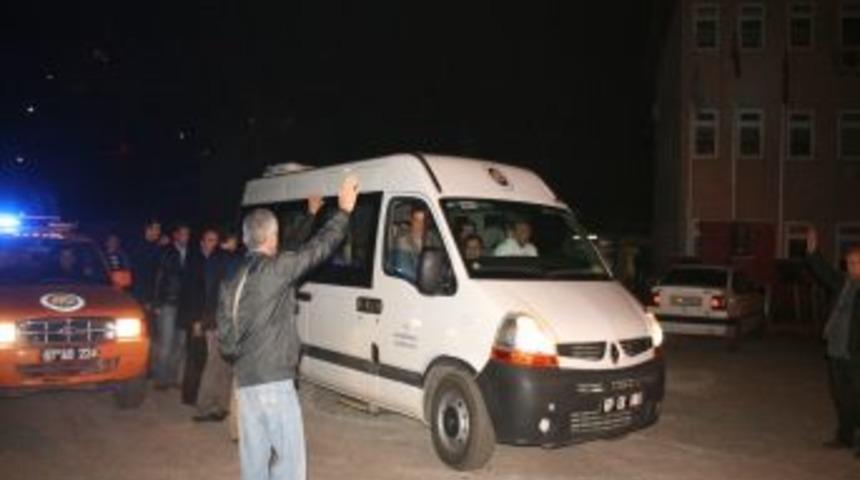 Madenci ekibi, Erciş'te talebe yurdundaki enkazda &ccedil;alışıyor