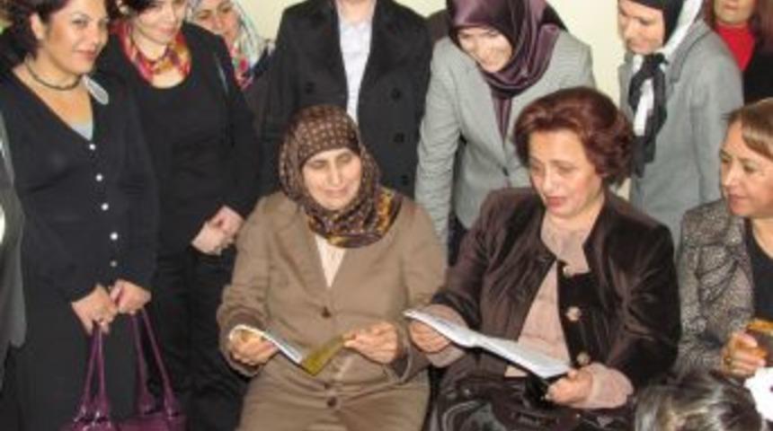 Kursiyerden bakan eşine şiir s&uuml;rprizi