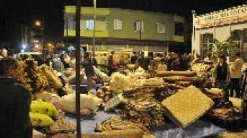 Mersin halkı deprem mağdurları i&ccedil;in ayakta!