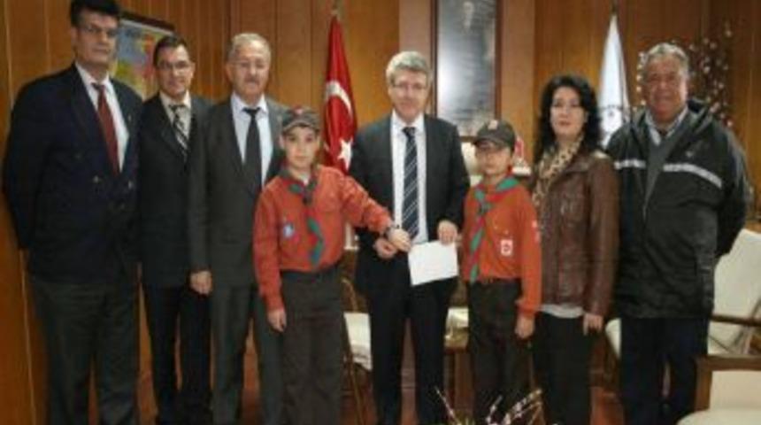 Bursalı izcilerden Van’a 20 bin TL’lik yardım eli