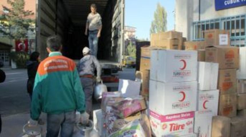 &Ccedil;ubuk&rsquo;ta toplanan yardımlar Van&rsquo;a g&ouml;nderildi