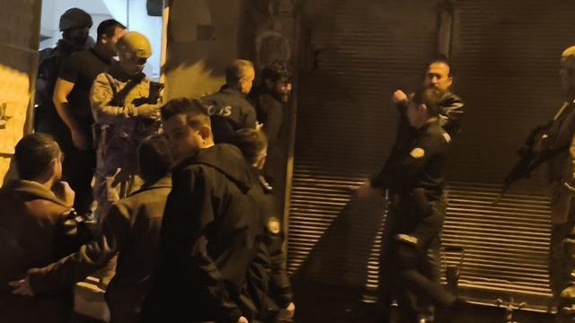 Annesini bıçakla rehin aldı, çığlıklar ortalığı inletti! Kahramanmaraş ta mahalle fena karıştı 2