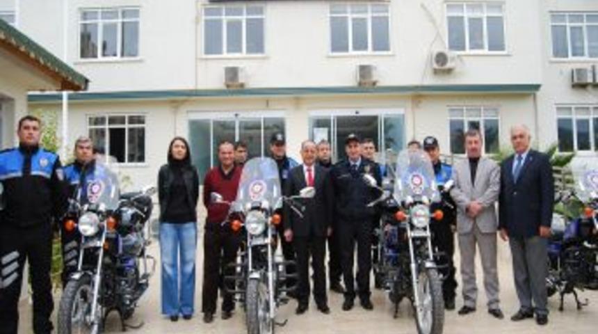 Kozan polisine 4 motosiklet hibe edildi