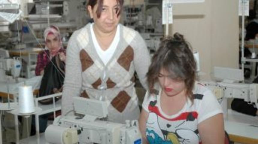 Mesleki Eğitim Fak&uuml;ltesi at&ouml;lyeleri fabrikayı aratmıyor