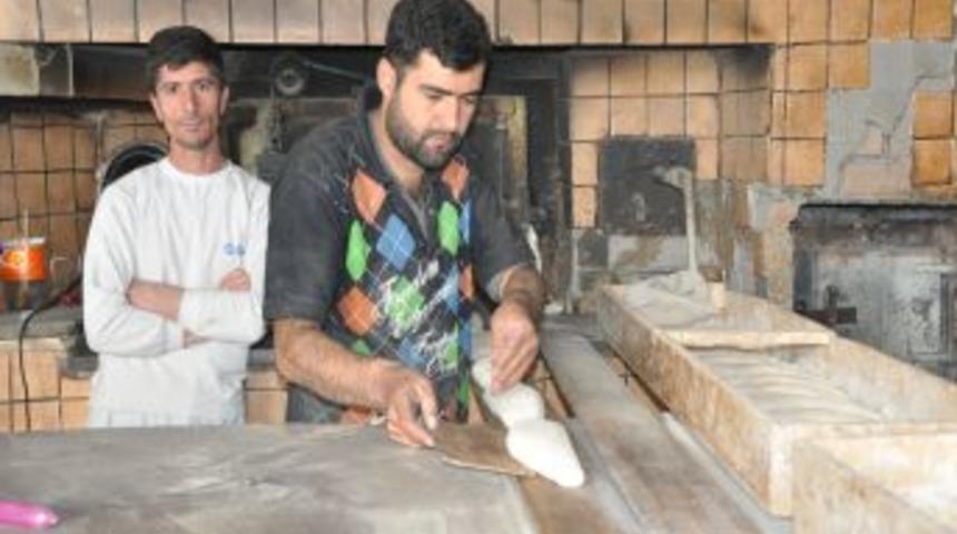 Depremin &uuml;zerimizde bıraktığı olumsuzlukları unutmak i&ccedil;in &ccedil;abalıyoruz