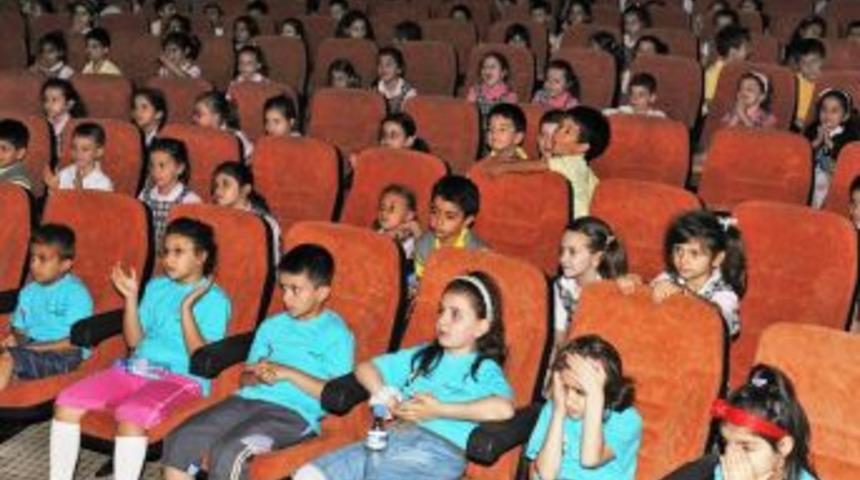 Bursa Şehir Tiyatrosu, &ccedil;ocuklar i&ccedil;in sahne alıyor